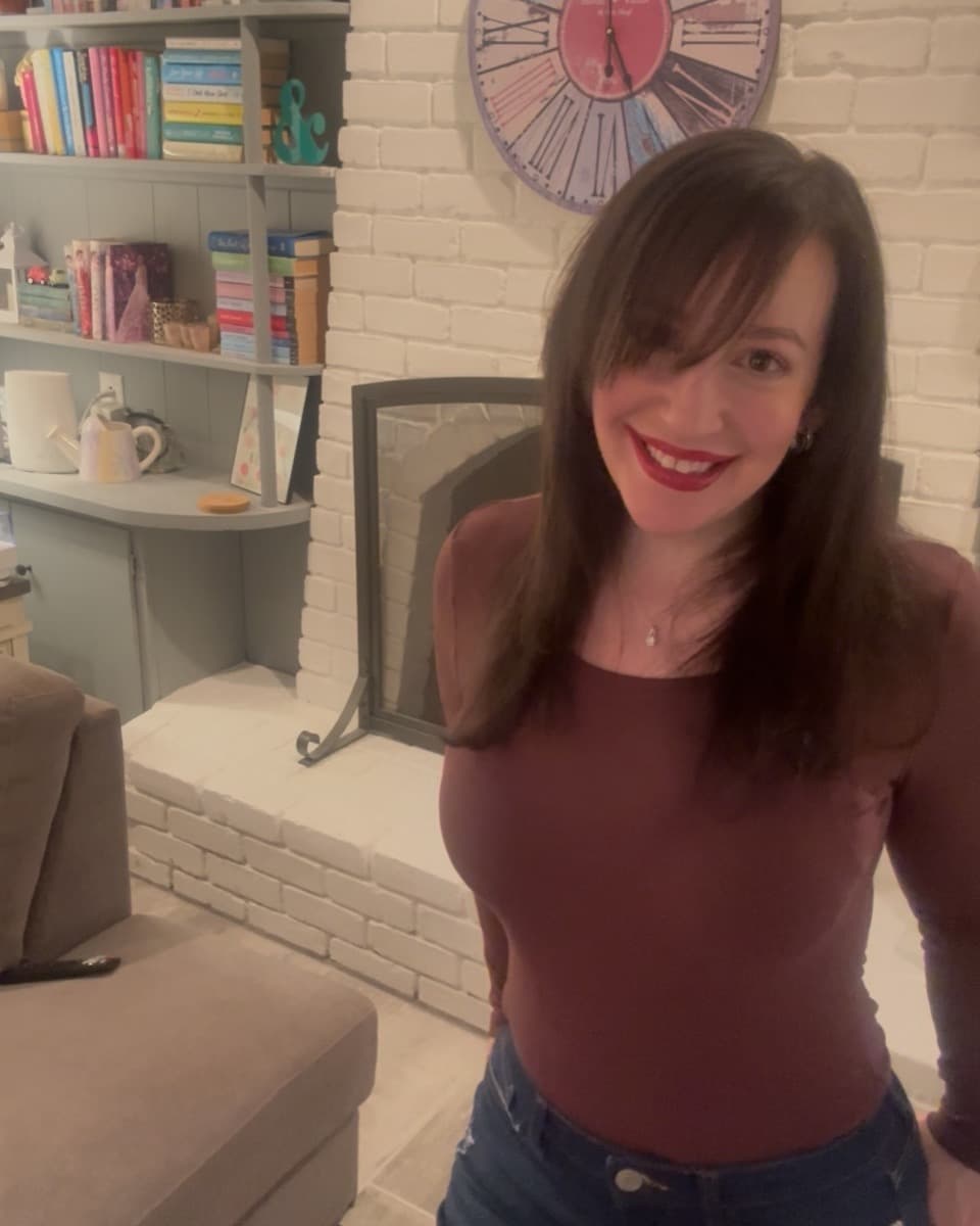 Portrait of Beth, founder and editor at Mirrorball Editing, smiling